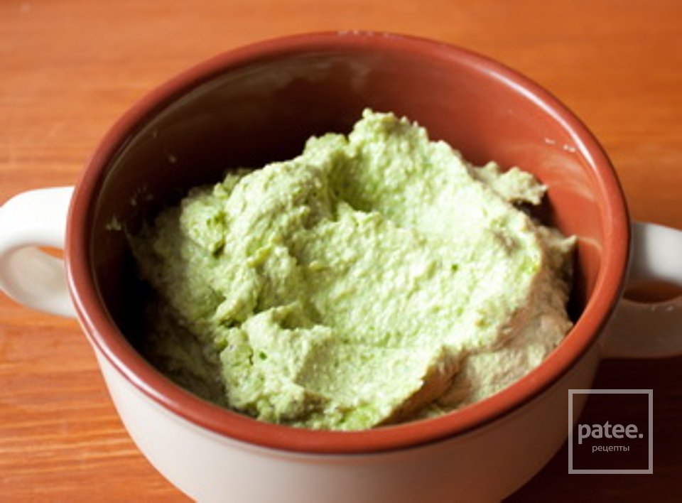 Канапе с кремом из феты и песто с томатами - Шаг 2