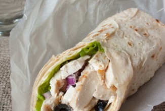 Рулет из лаваша в греческом стиле