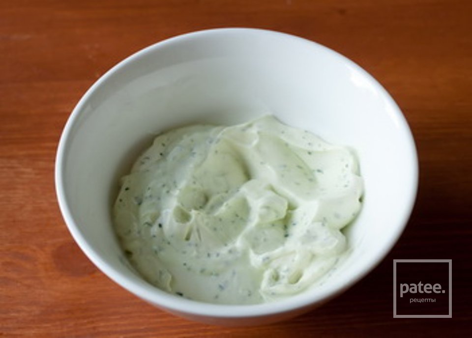 Лосось со сливочным кремом в стаканчиках из огурца - Шаг 2