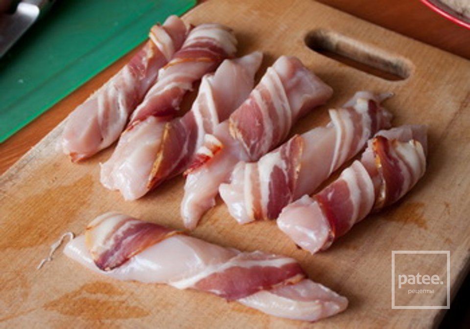 Куриное филе в беконе и сухарях - Шаг 1