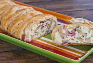 Яичница-болтунья в слоеном тесте