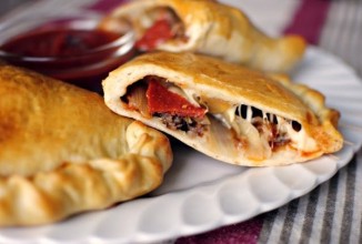 Домашняя закрытая пицца