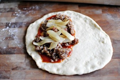 Домашняя закрытая пицца - приготовление