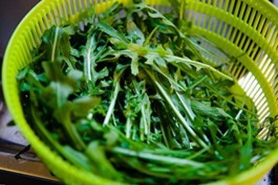 Теплый салат с индейкой - приготовление