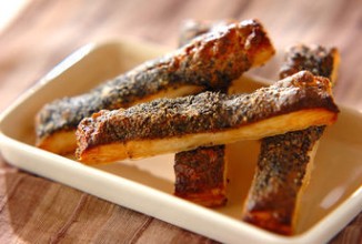 Хлебные палочки с арахисовым маслом