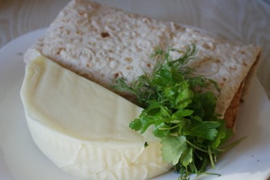 Сулугуни в лаваше - приготовление