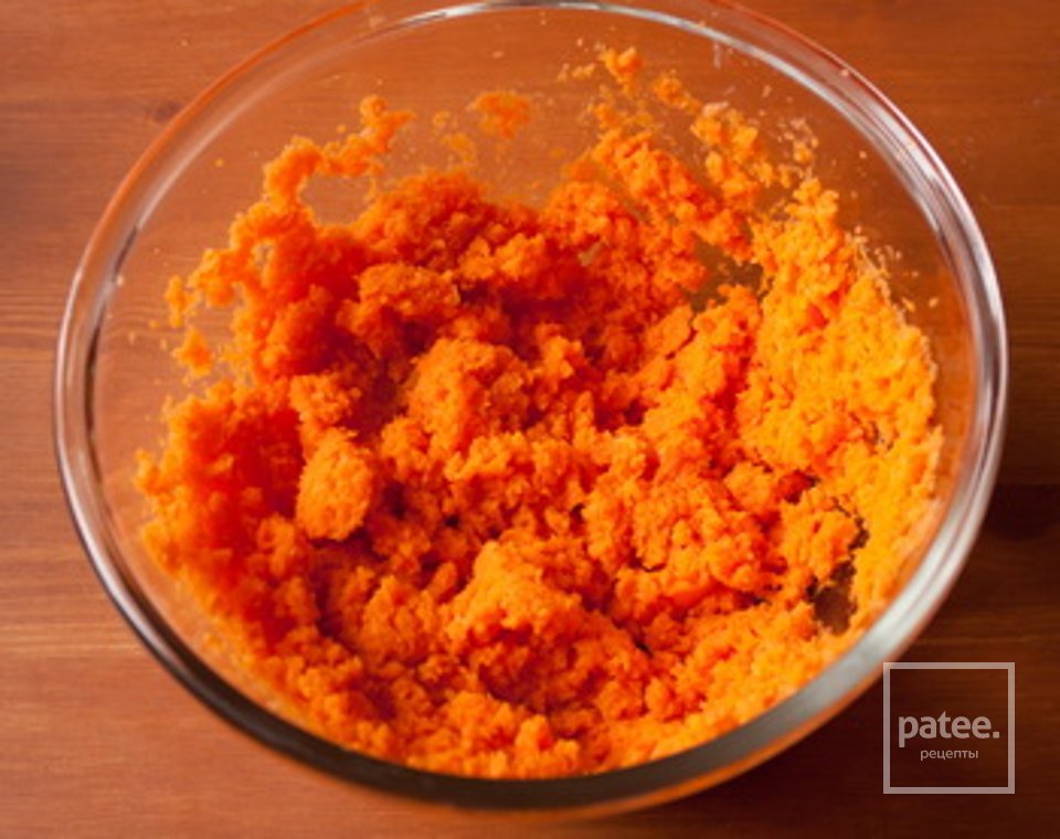 Морковные маффины с изюмом - Шаг 2