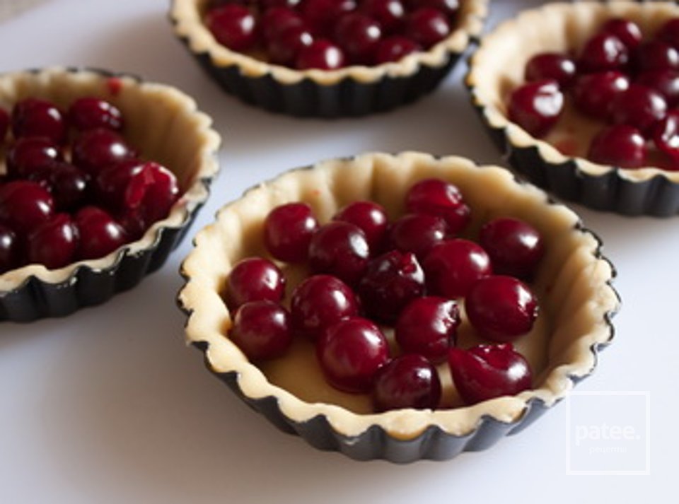 Песочные корзиночки с вишней - Шаг 5