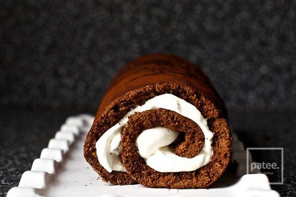 Шоколадный рулет с кремом - Шаг 3