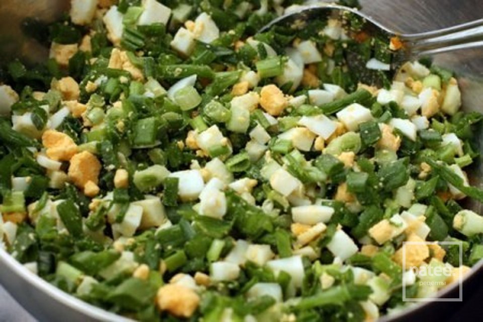 Слоеные пирожки с зеленым луком - Шаг 2