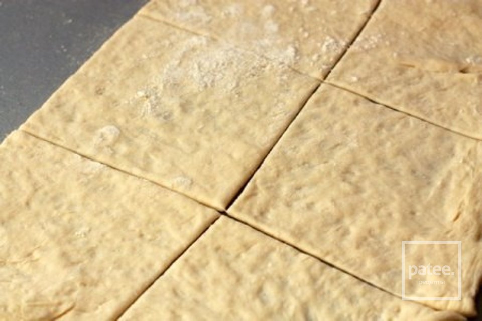 Слоеные пирожки с зеленым луком - Шаг 3