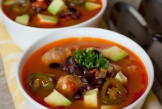 Острый суп из свинины с фасолью