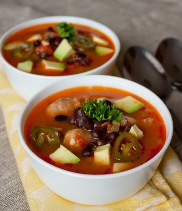 Острый суп из свинины с фасолью