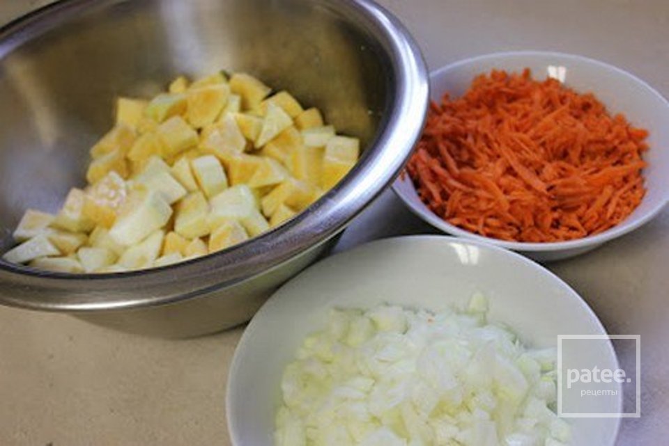 Кабачковая икра по-болгарски - Шаг 1