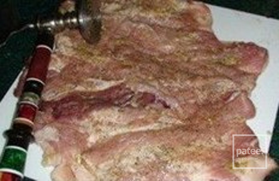 Рулет мясной с грибами - Шаг 1