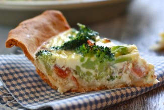 Пирог с брокколи и сыром