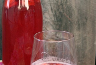 Клубничная сангрия