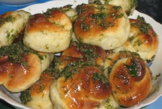 Пампушки с чесноком