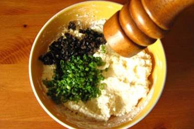 Болгарский перец с сыром, чесноком и оливками - приготовление