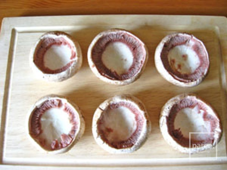 Фаршированные шампиньоны - Шаг 1