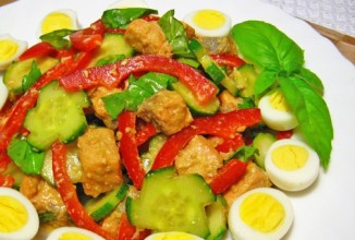 Салат из семги, огурца и болгарского перца