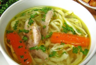 Куриный бульон с домашней лапшой
