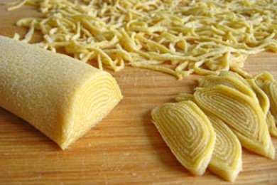 Куриный бульон с домашней лапшой - приготовление