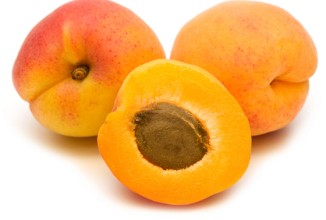 Абрикосы защитят глаза от болезней
