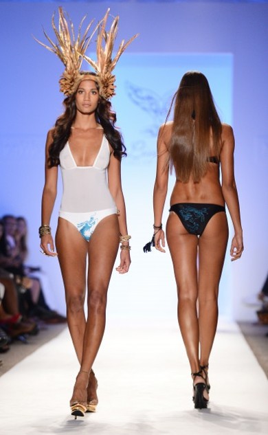 В Майами показали купальники 2013 года