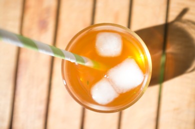 Рецепт Чай со льдом с персиком и мятой