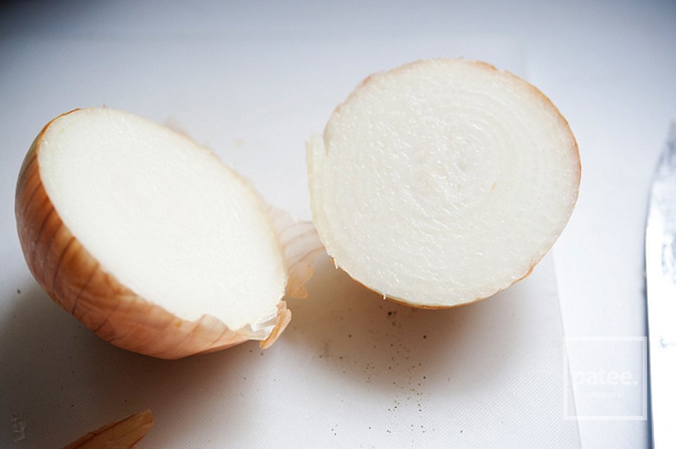 Яичница в луковых колечках - Шаг 2