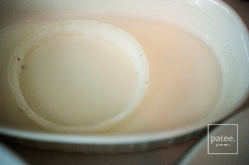 Яичница в луковых колечках - Шаг 6