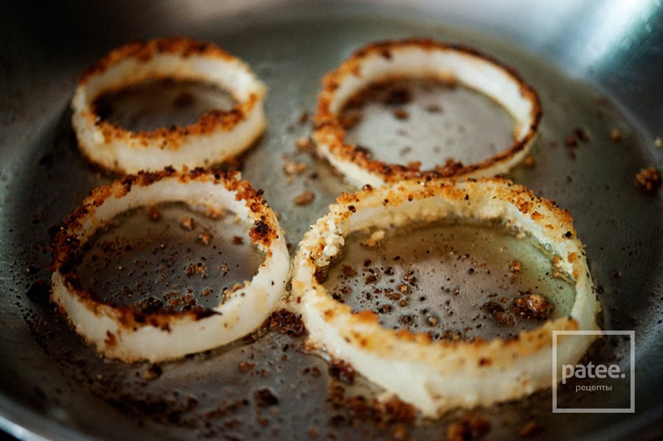 Яичница в луковых колечках - Шаг 8
