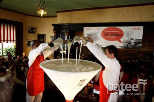 Гигантский Дайкири в честь Хемингуэя приготовили на Кубе