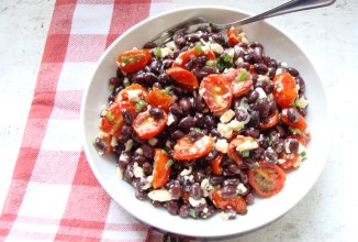 Салат с фасолью и томатами