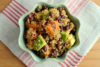 Салат с киноа и фасолью