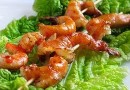 Креветки в чесночном соусе на шпажках