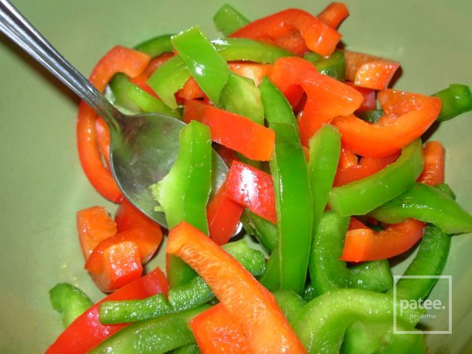 Салат с красным и зеленым перцем - Шаг 5