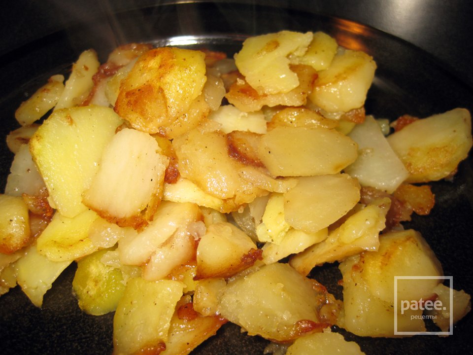 Омлет с картофелем и помидорами - Шаг 1