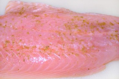 Лосось с ананасовой сальсой - приготовление