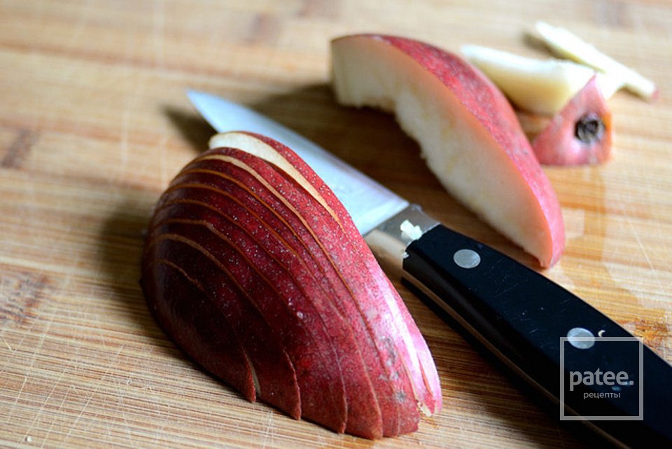 Салат с грецкими орехами, грушей и сыром горгондзола - Шаг 7