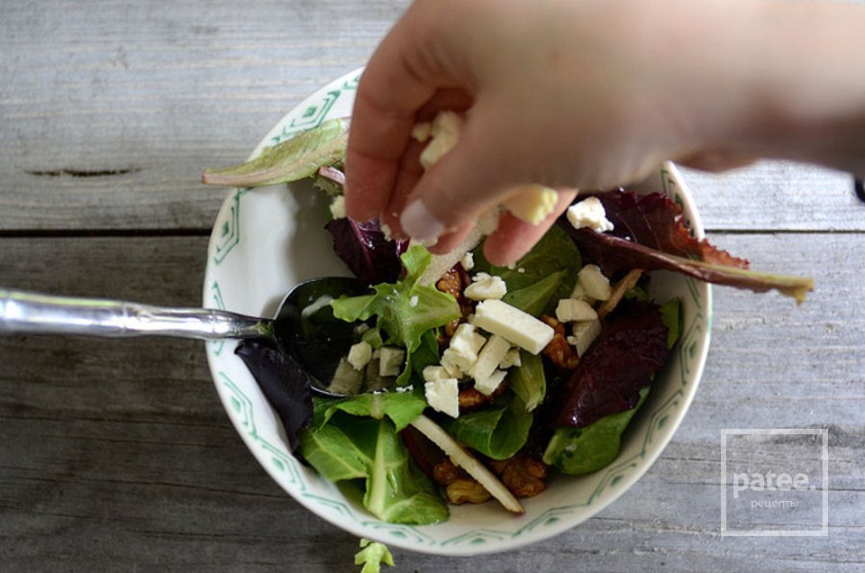 Салат с грецкими орехами, грушей и сыром горгондзола - Шаг 12