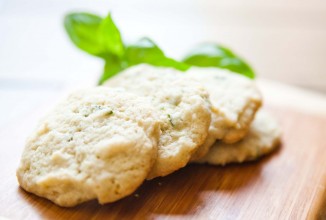 Сахарное печенье с лимоном и базиликом