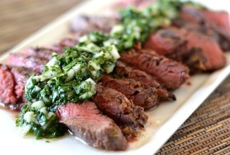 Скирт-стейк на гриле с соусом Чимичурри