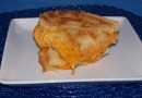 Гриль-сэндвич с мраморным сыром