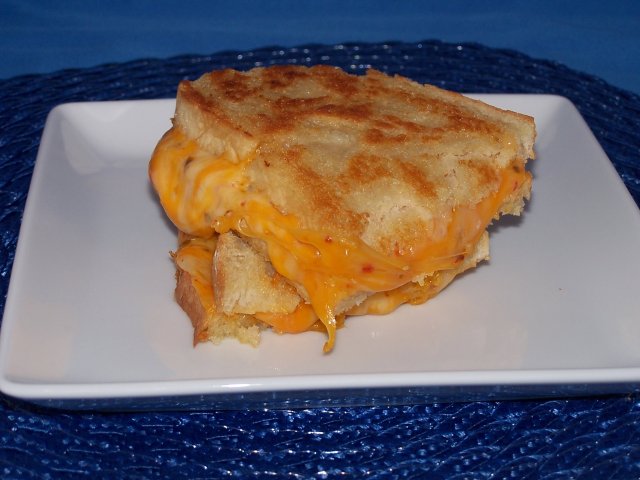 Гриль-сэндвич с мраморным сыром