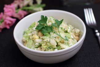 Салат с тунцом и сельдереем