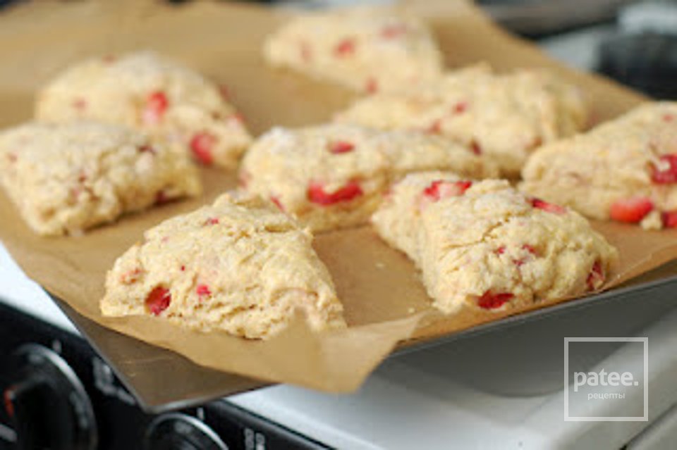 Клубничные булочки в лимонной глазури - Шаг 5