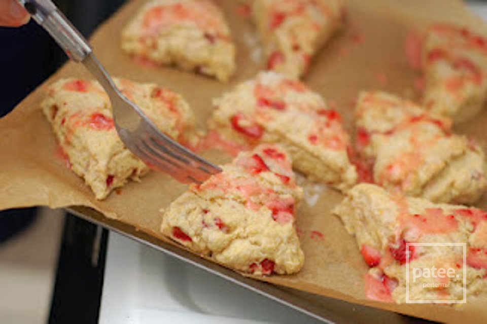 Клубничные булочки в лимонной глазури - Шаг 7