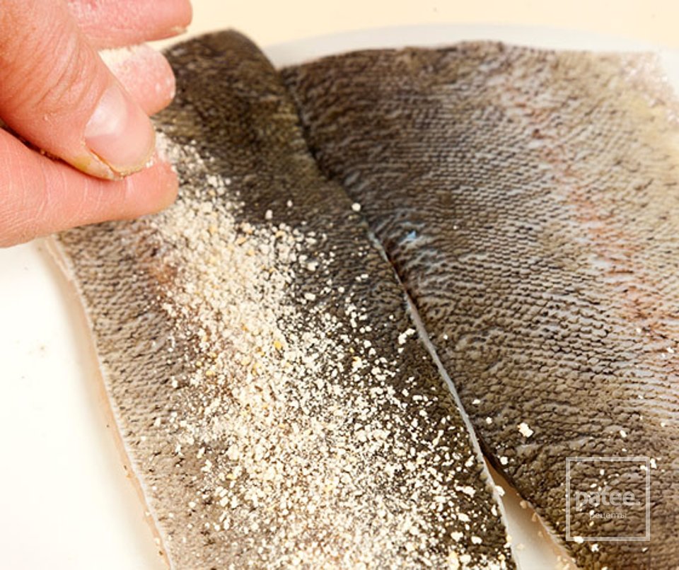 Жареная форель с рисом и зеленью - Шаг 1